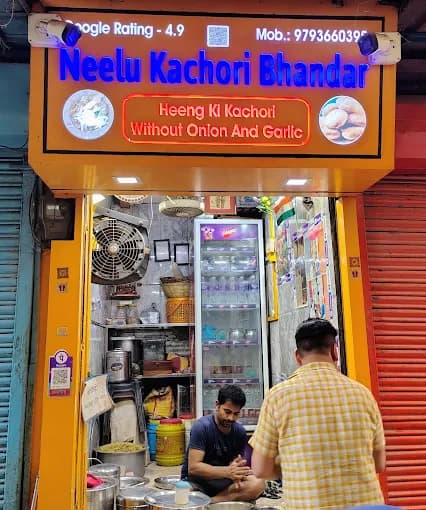 Neelu Kachori Bhandar